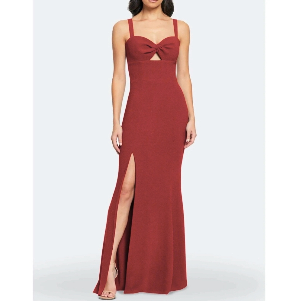 🆕️NWOT DRESS THE POPULATION BROOKE GOWN IN WHITE🆕️